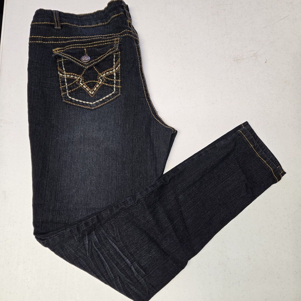 Women’s Dark Blue Skinny Jeans with Embroidered Back Pocket